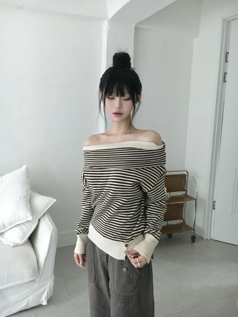button kitty knit