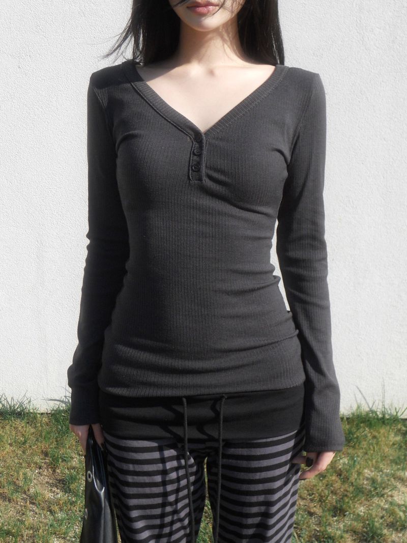 ZELENA（ゼレナ）の「slim button tee（Tops）」