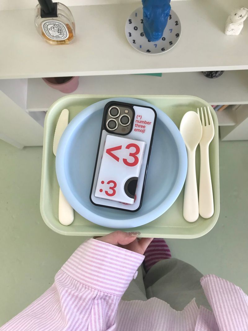 i43（アイササム）の「[MADE] ナンバー3 エモジ ケース プラス カードスロット (Sky blue)（スマホグッズ/小物）」