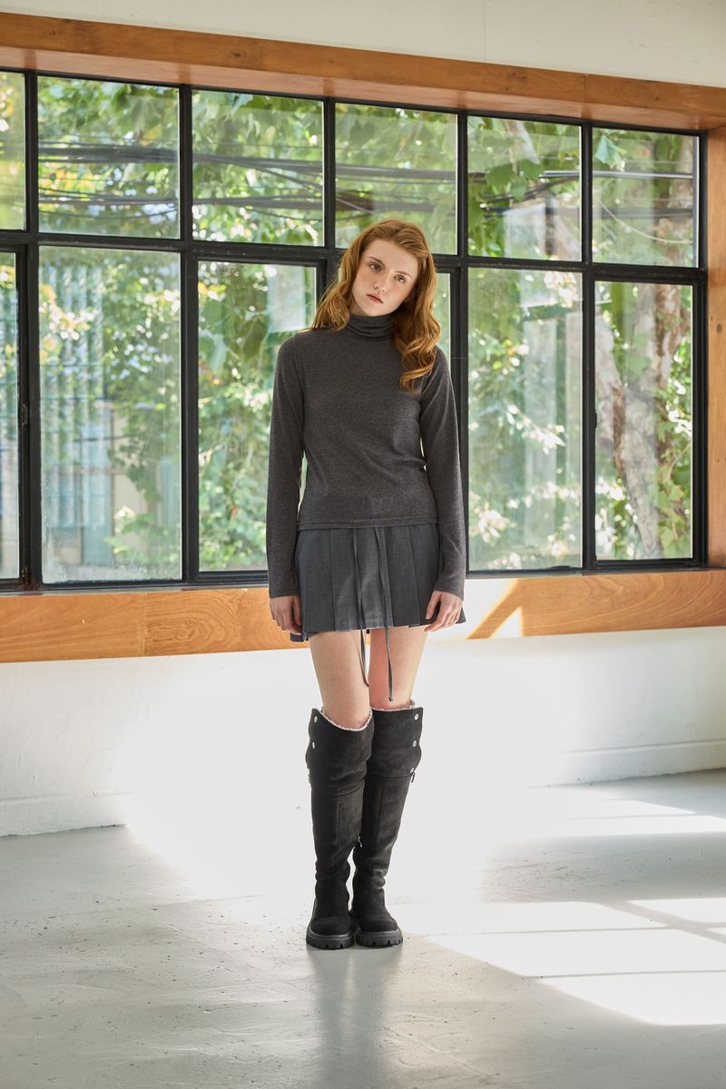 CLASSIC WOOL TURTLENECK TOP / CHARCOAL