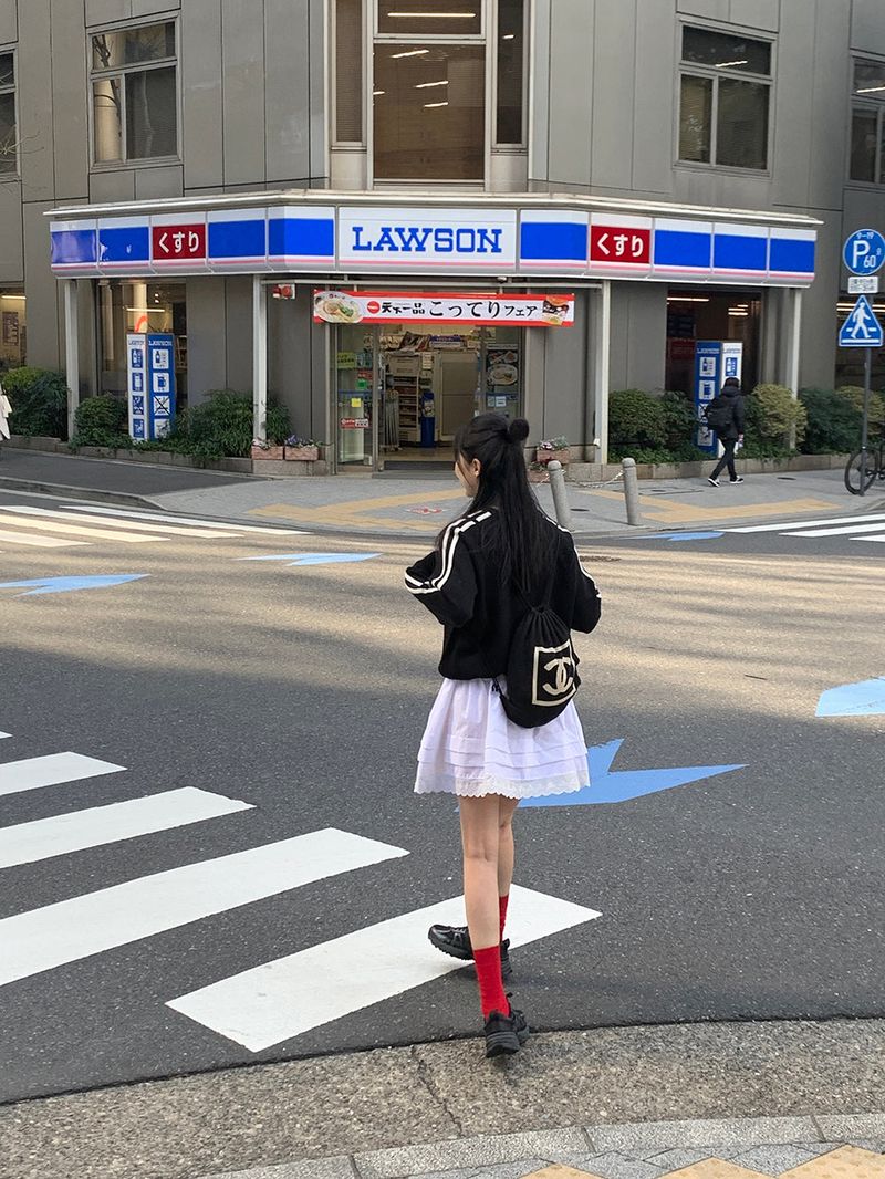 [MADE] Epo Lace Mini Skirt
