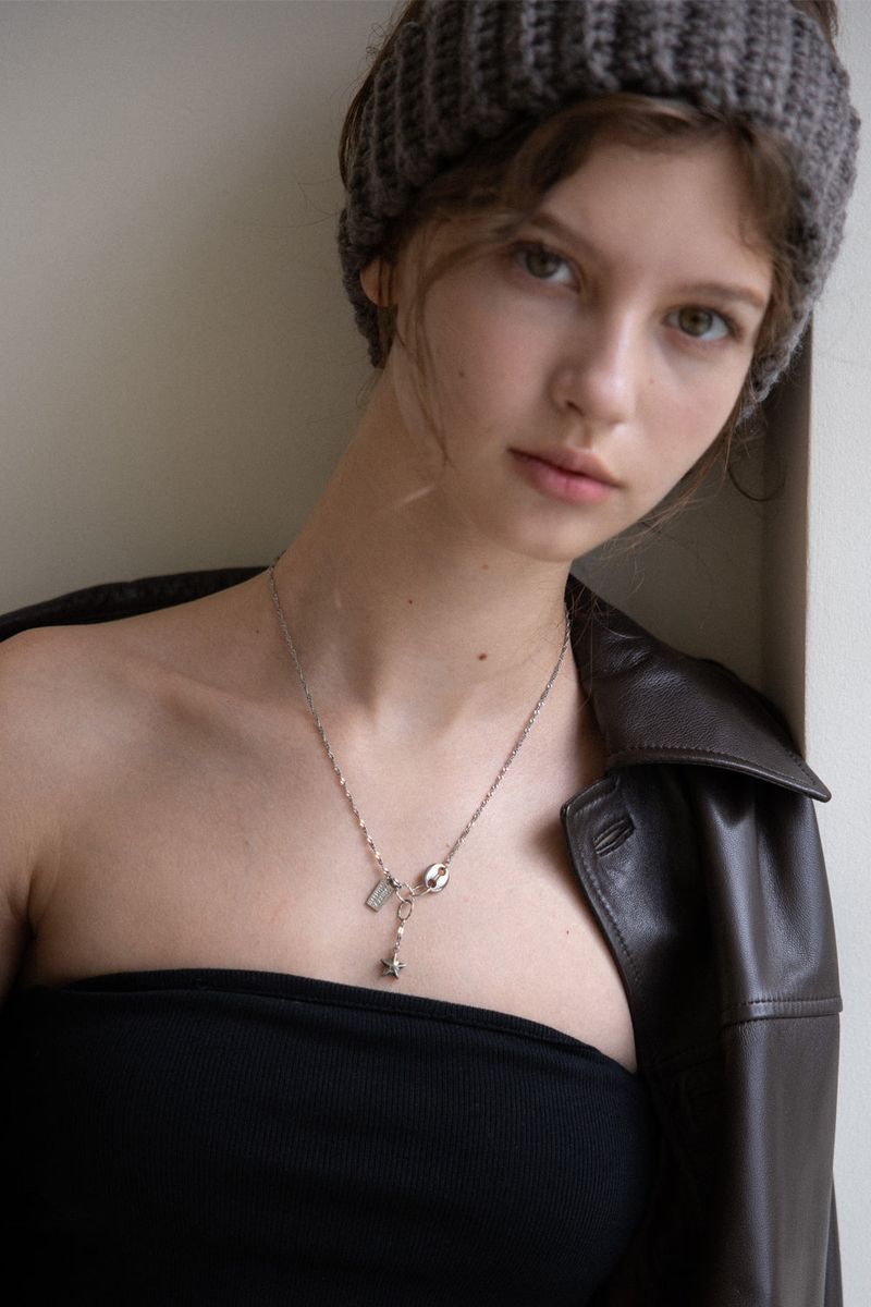 Drop star point chain necklace