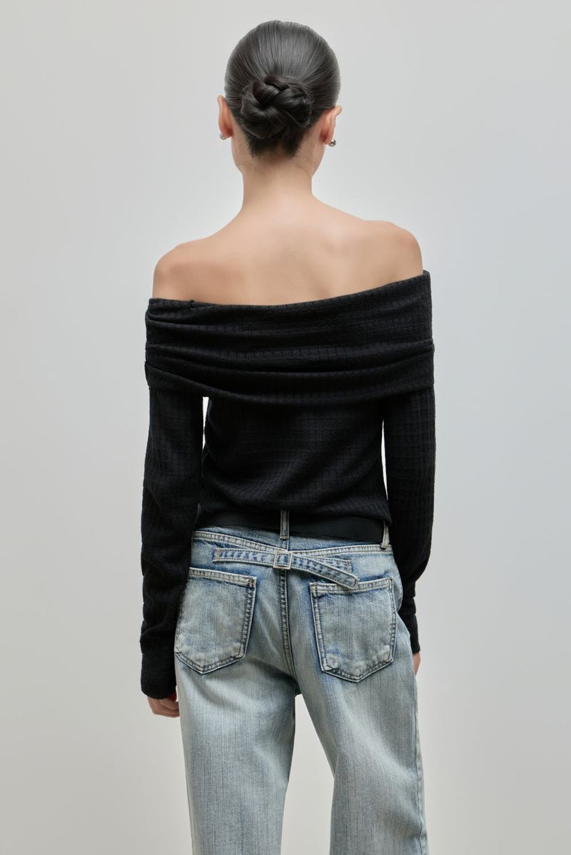 Cowl-neck Open Shoulder Tee_Black