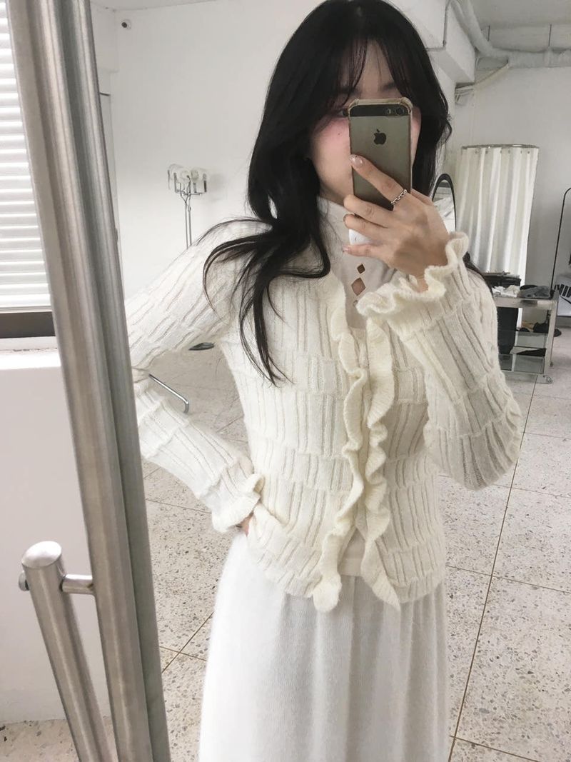 moroi(モロイ)の「North Frill Cardigan(Tops)」