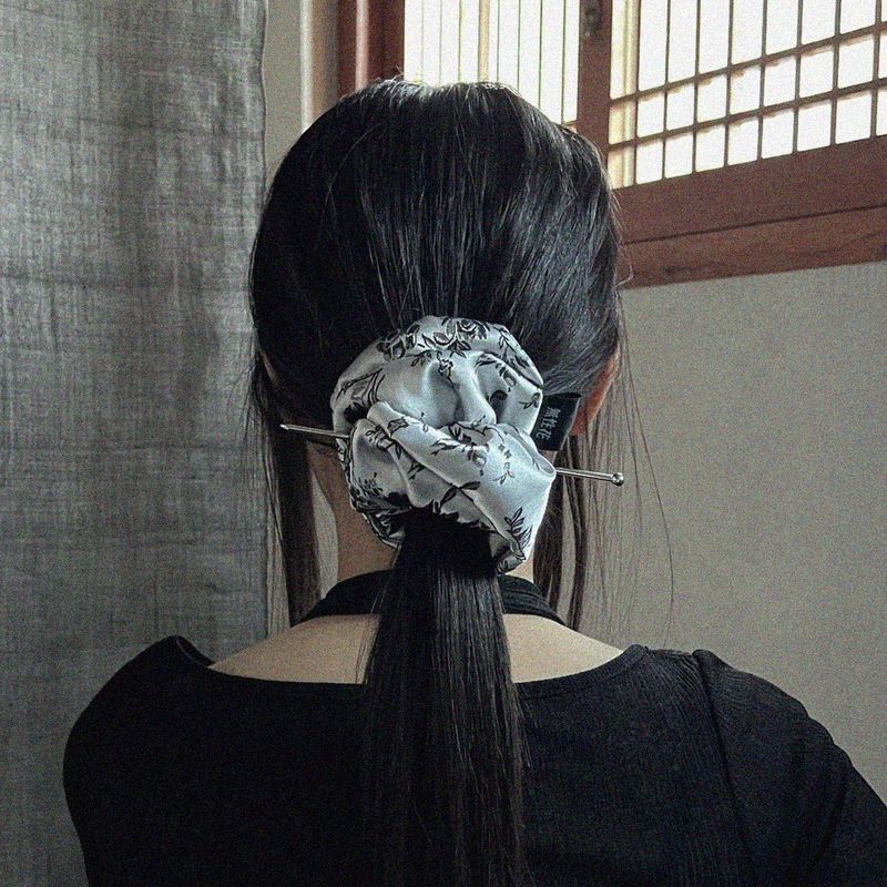 museonghwa（ムソンファ）の「hideko オリエンタルシルバーシュシュ（ヘアアクセサリー）」
