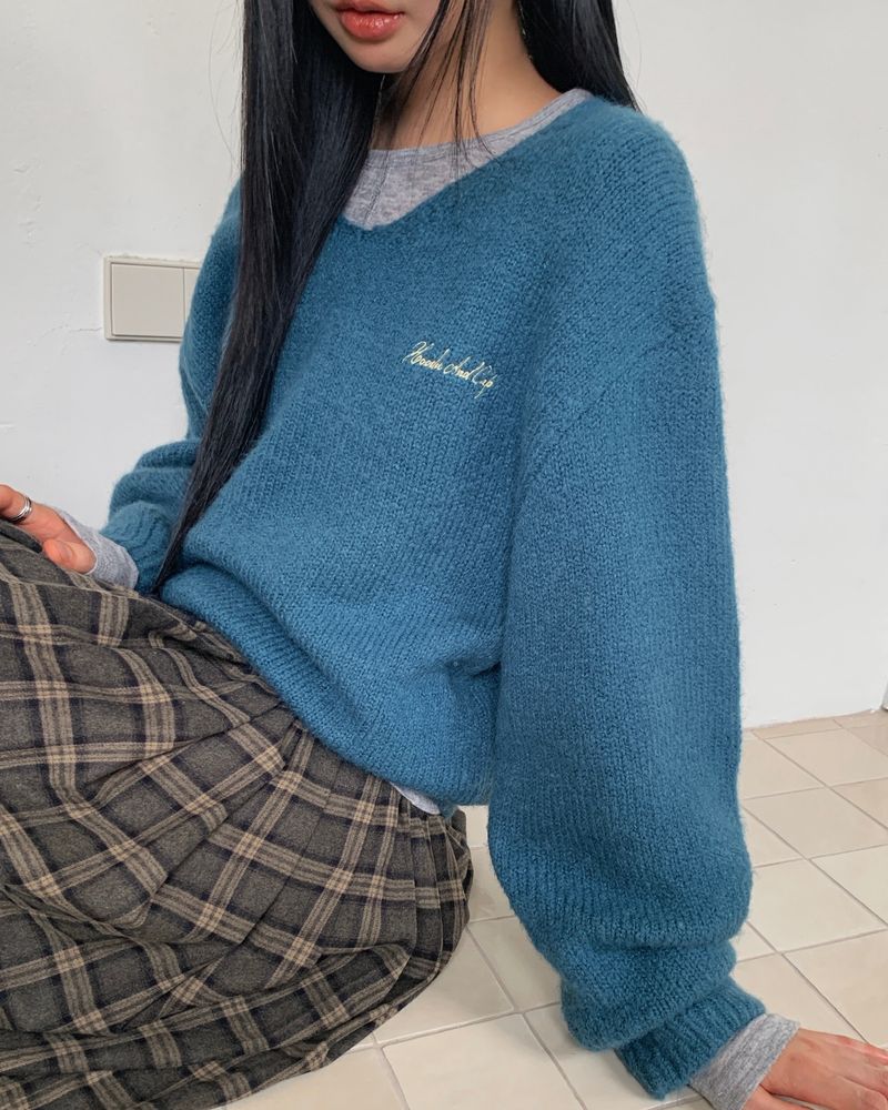[ORIGINAL] Furry Loose-Fit V-Neck Knit