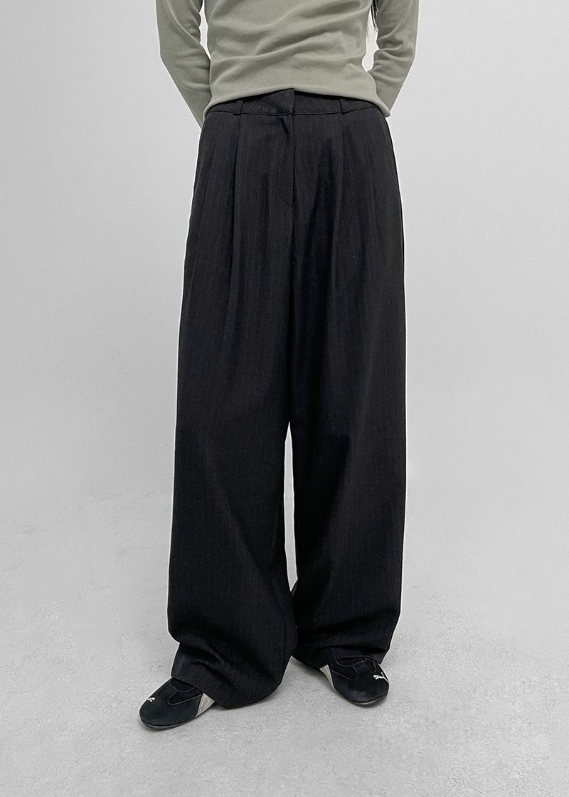 [MADE] Goldin two-tuck striped slacks