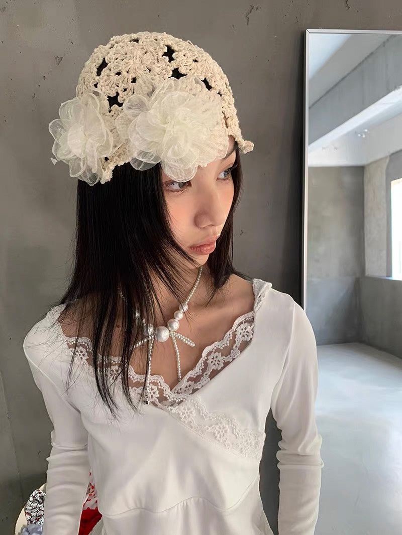 White pearl bow necklace