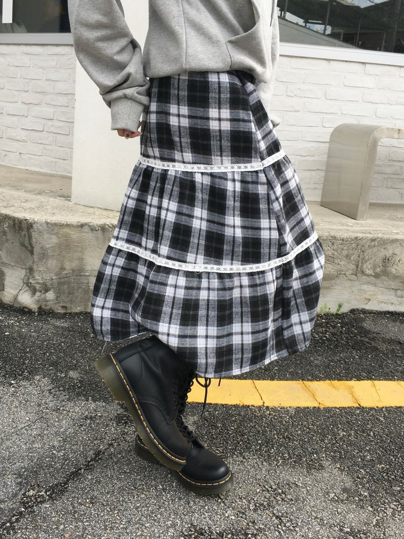 RITCORE(リットコア)の「Lilac Check 3-Tier Lace Skirt (2c)(Skirts)」