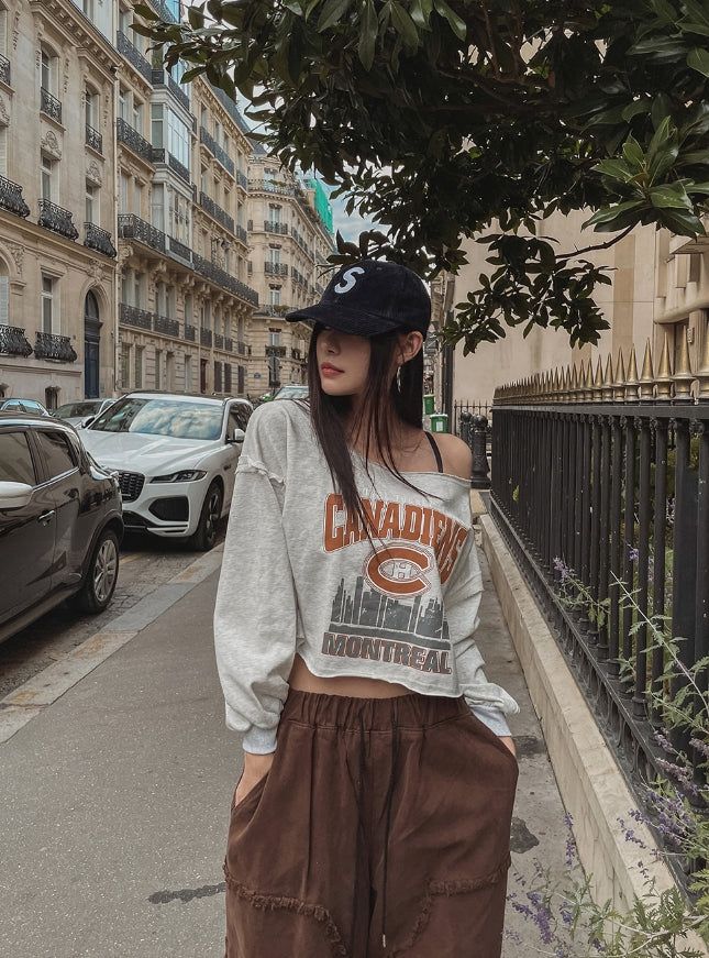 Mont cutting off-shoulder cropped sweatshirt