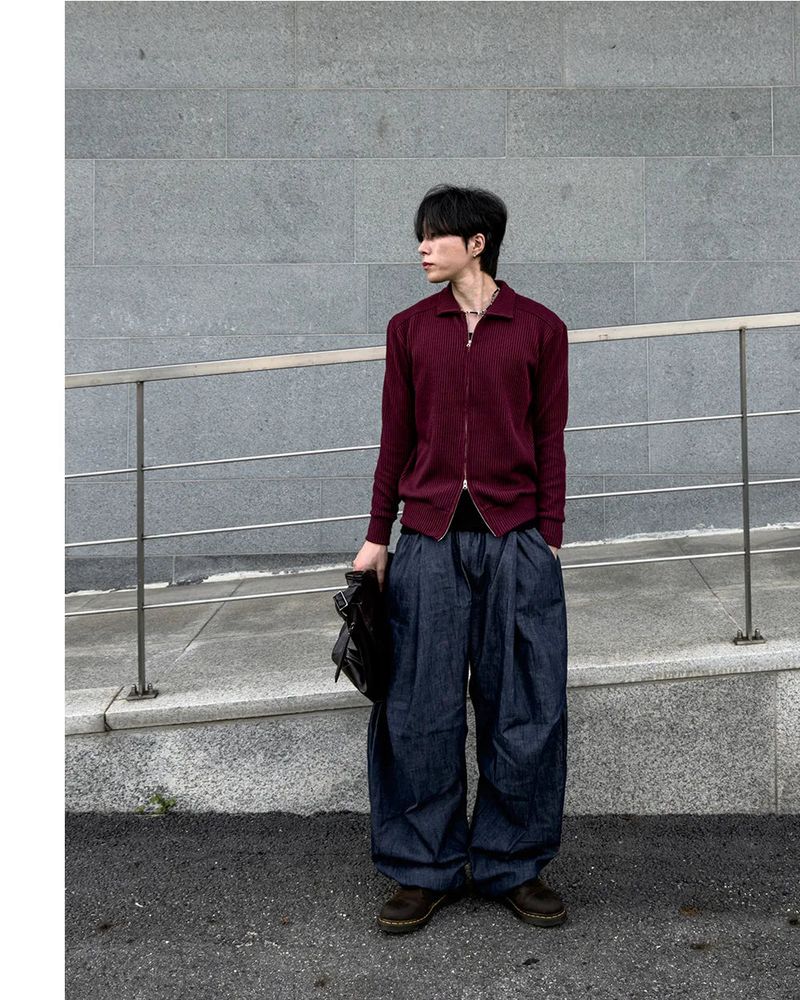 Howt Over Curved Denim Pants