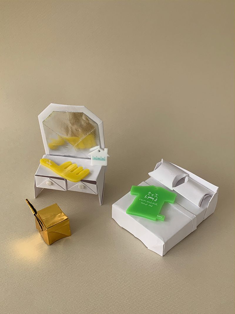 Green T-shirts keyring