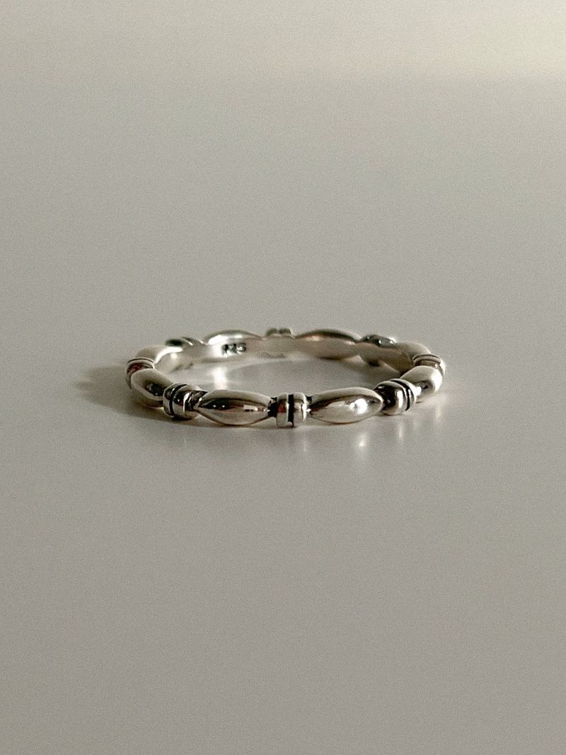 mattoi（マットゥア）の「アッシュボールリング (シルバー) *1PCS（アクセサリー）」