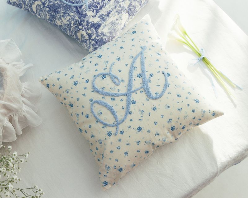 azulejo collection A embroidery cushion