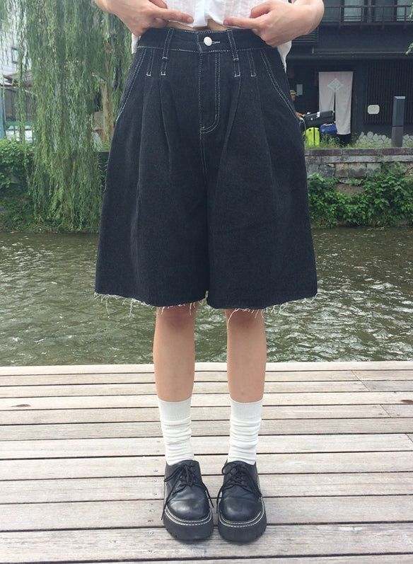 anyonemore（エニーワンモアー）の「トクティ カットオフ ピンタック デニム バミューダ ショーツ（パンツ）」