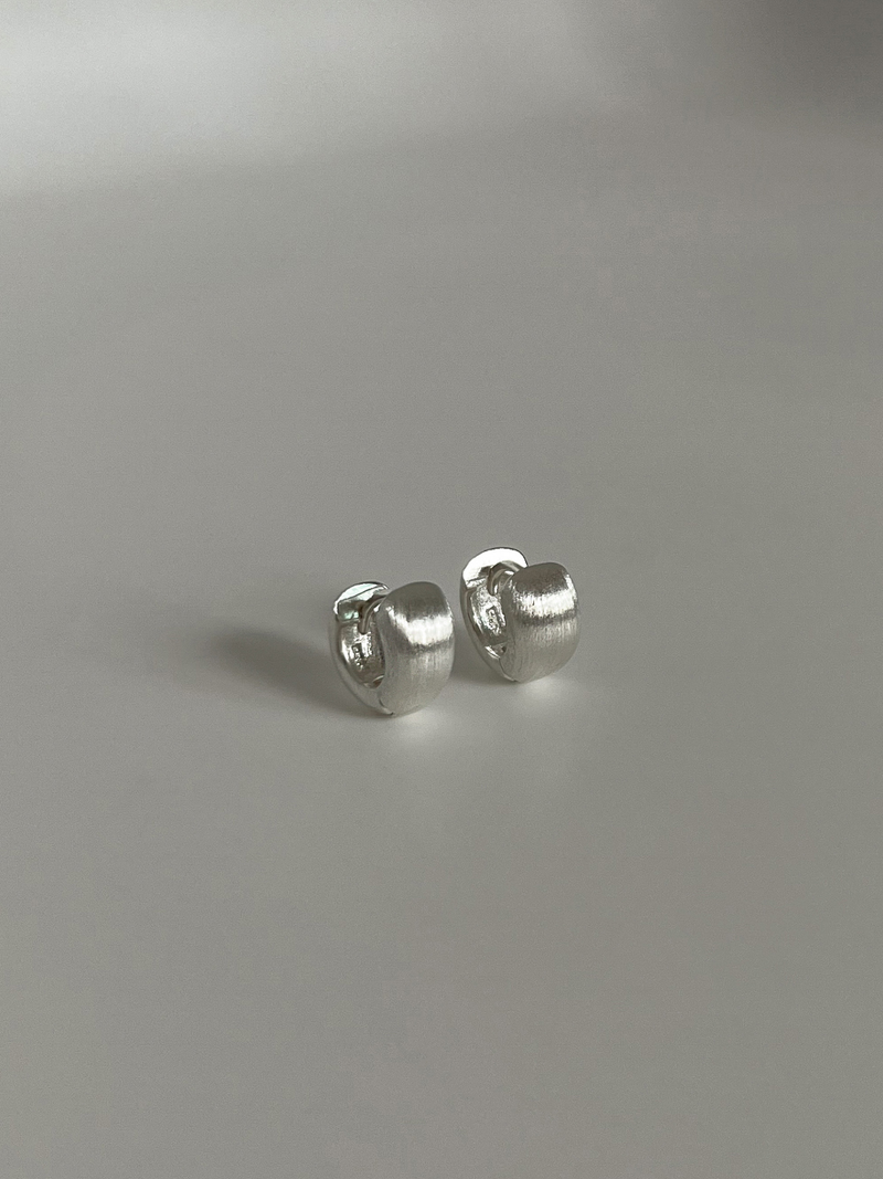 Pale earring (silver)