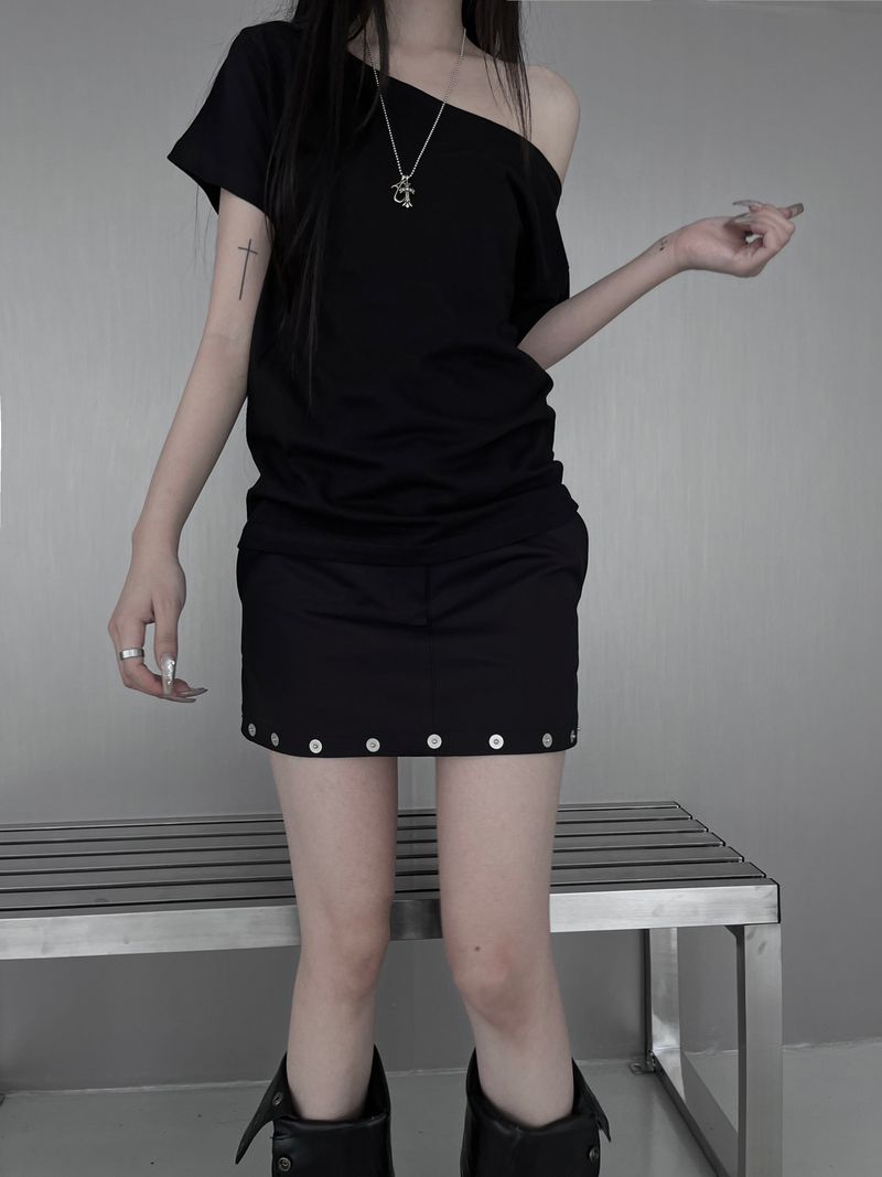 URBAN UNIQUE（アーバンユニーク）の「studded silver button skirt (2color)（Skirts）」