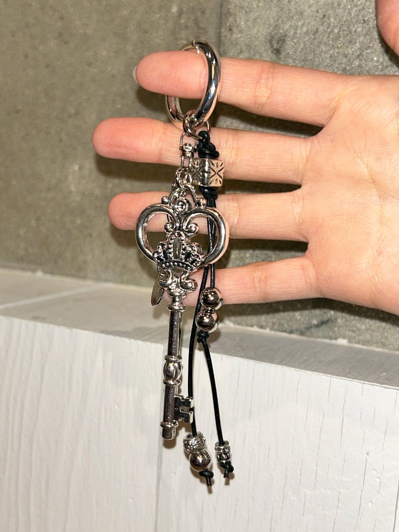 Vintage Crown Bold Keychain