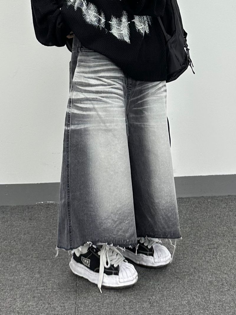 vertical embo half pants