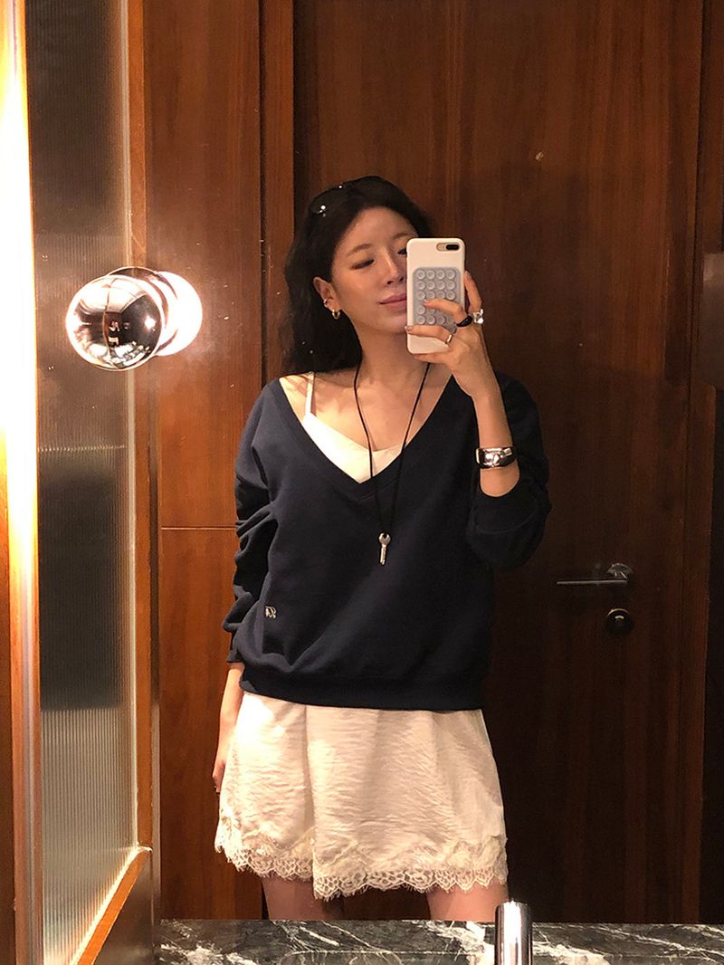 [MADE] TA DEEP V-NECK SWEATSHIRT