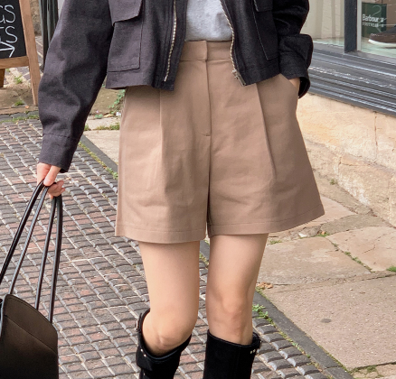 SHOPPERLAND(ショッパーランド)の「Brick Autumn Pintuck Shorts (2color)(Pants)」