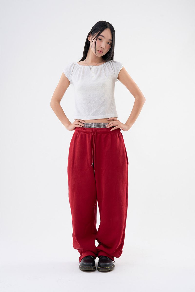 Check sagging sweatpants