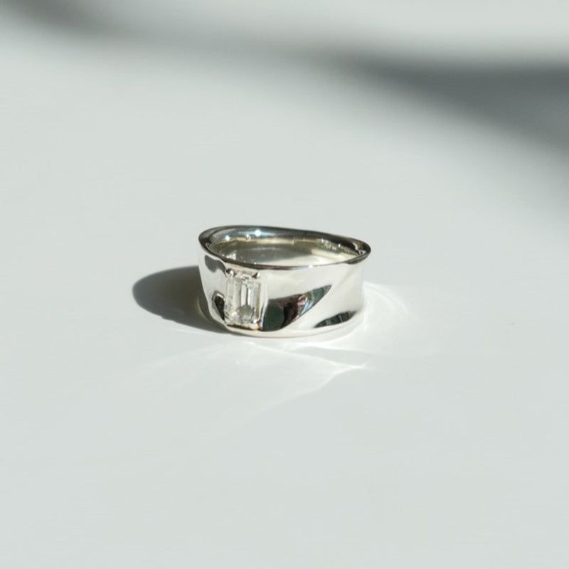 SAND DUNE STONE RING (CLEAR QUARTZ) (SILVER)