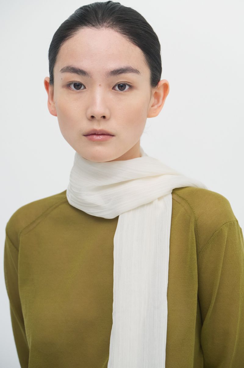 Airy pleats skin scarf_cream