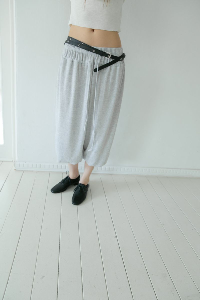 omoosoohy（オムスヒ）の「レイヤード ストラップ ハーレムパンツ(3colors)（パンツ）」