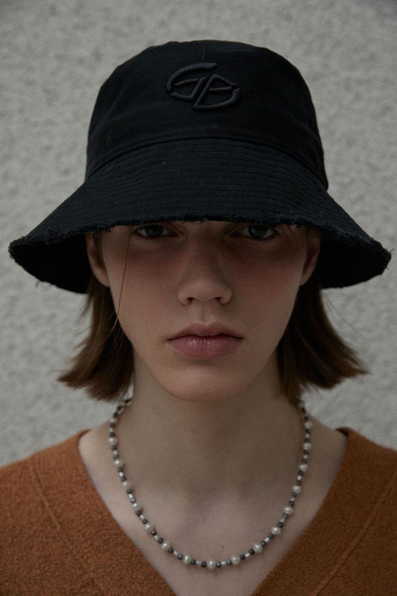 Crack point over bucket hat