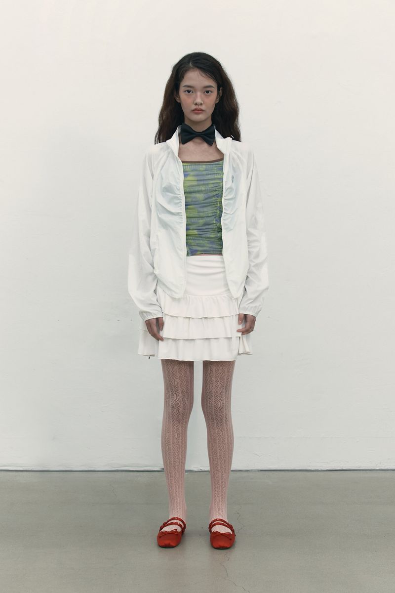 CHERRY STRING SHIRRING WINDBREAKER [WHITE]