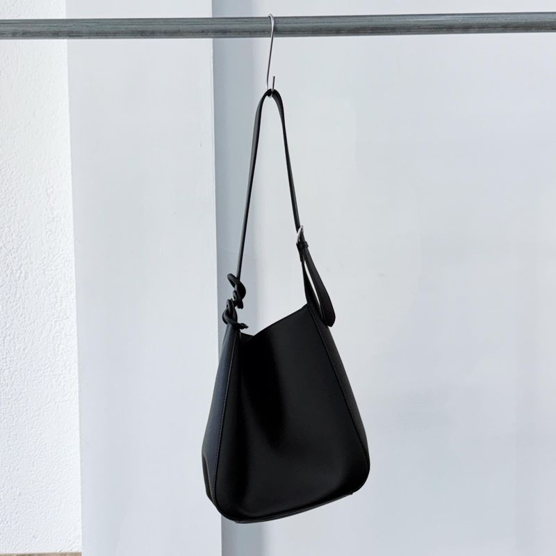 FADE MEET（フェードミート）の「Loop Minimalist Bucket Bag（Bags）」
