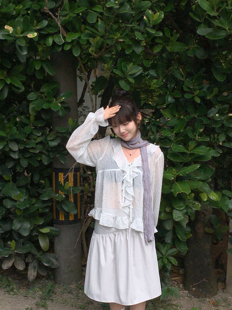 DEARBYME（ディアーバイミー）の「[Two-way/Romantic🌷]スモールフローラル ラッフルブラウス（トップス）」