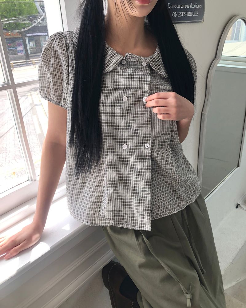 WONDER WONDER（ワンダーワンダー）の「Furen Double-Button Short-Sleeve Blouse（Tops）」