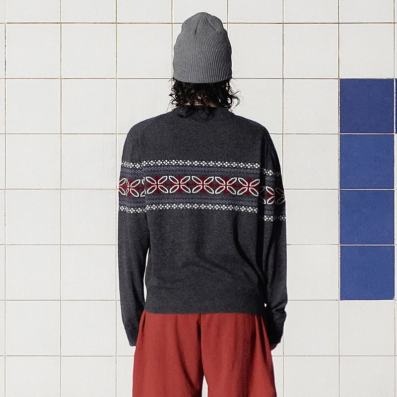 CLOVER ARGYLE V NECK KNIT / CHARCOAL