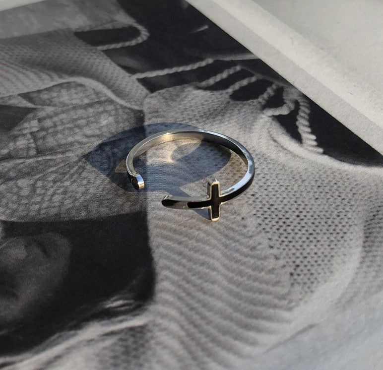 Unique Cross Ring (2color)