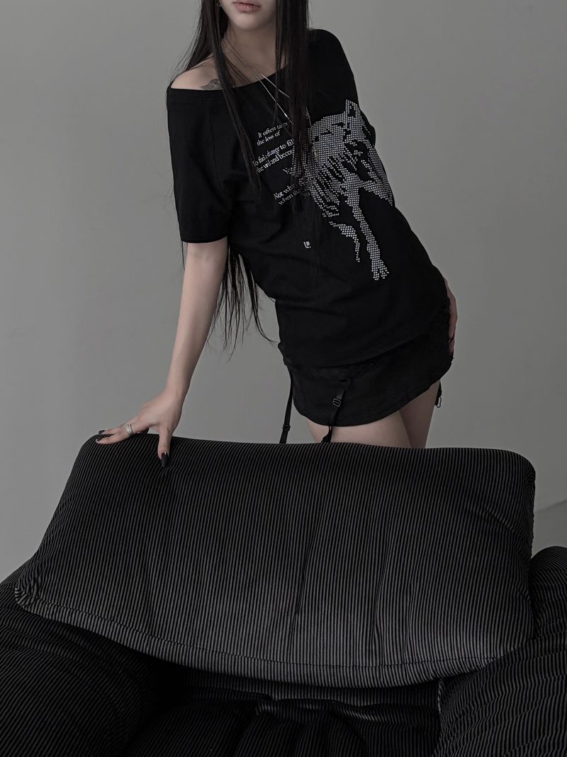 horse graphic off T