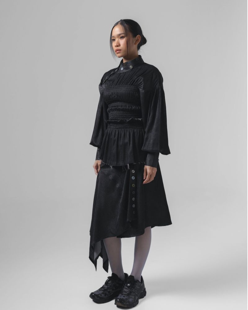 Noir Buttons Collar Smocked Shirt