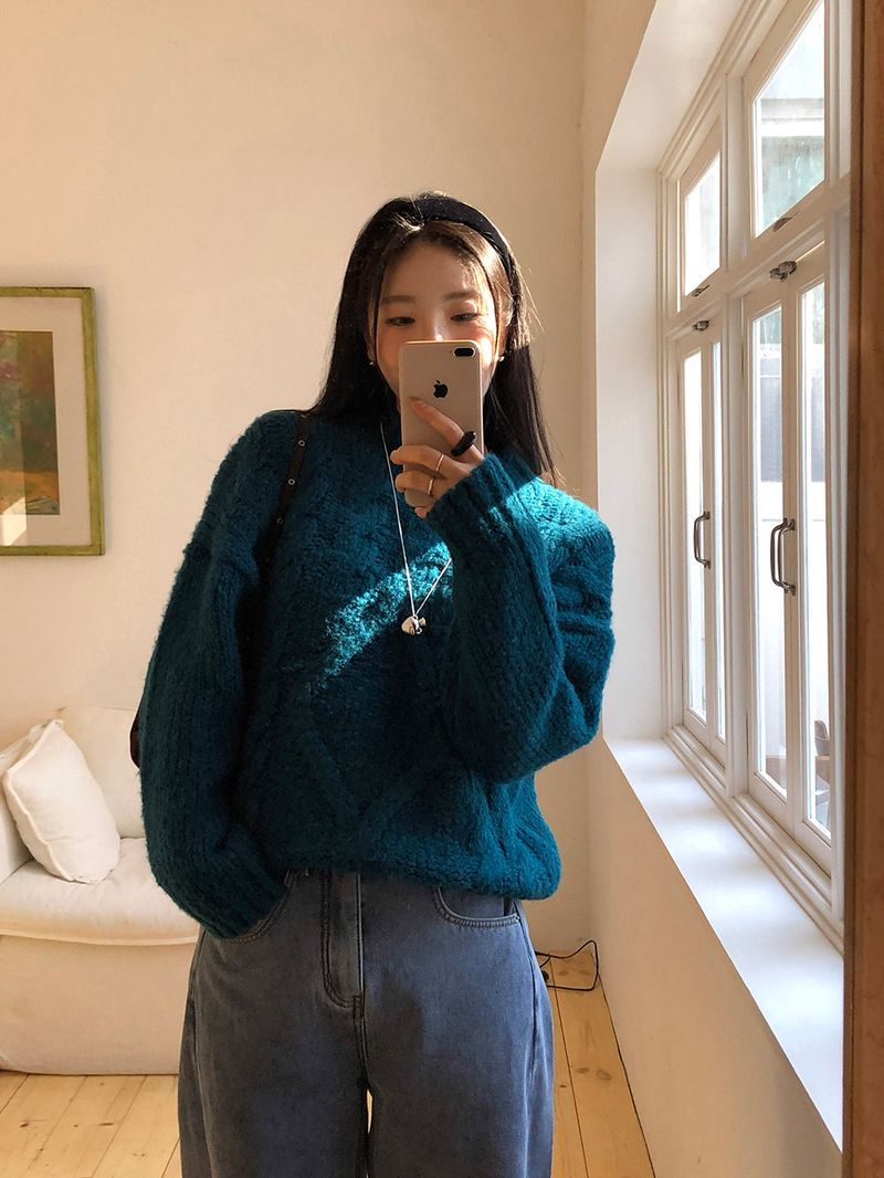 [MADE] MUHR HIGH-NECK CABLE KNIT