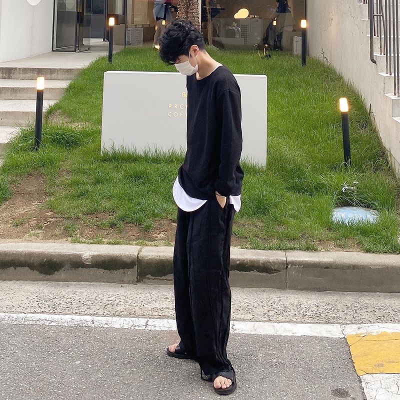 Long layered U neck sleeveless T shirt