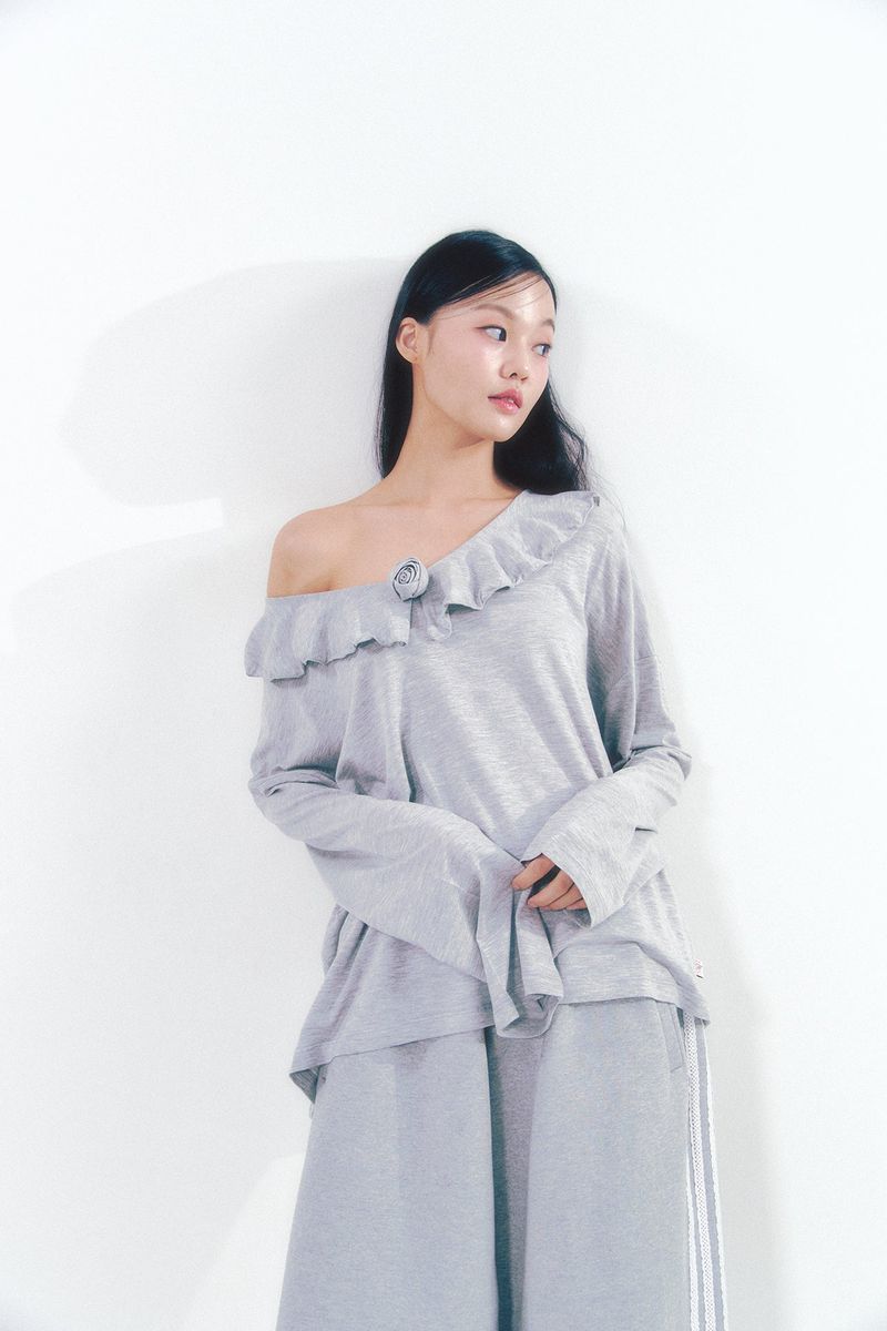 Rose Brooch Frill Long Sleeve Gray