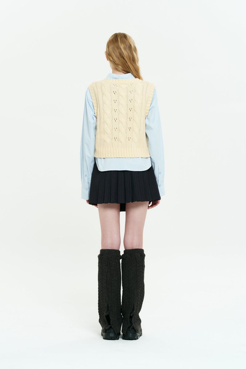 SMALL CHERRY CABLE CROP KNIT VEST [IVORY]