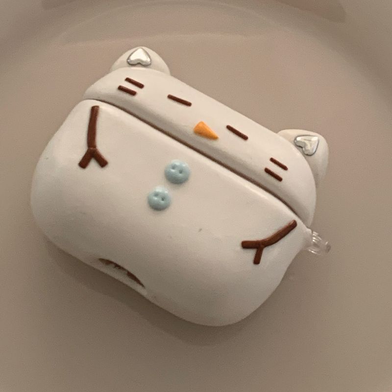 【MADE】 Snow cat AirPod case