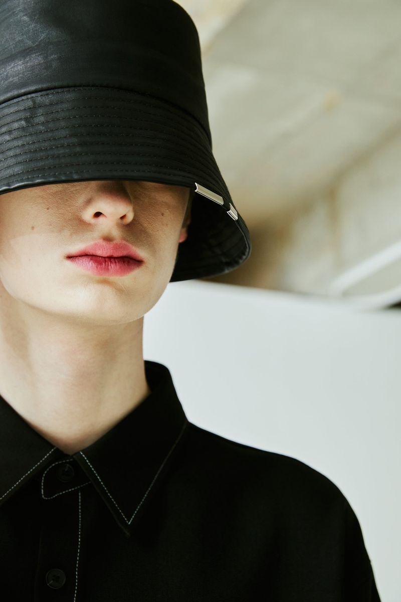 DENIM CARBON COATED CHAIN BUCKET HAT