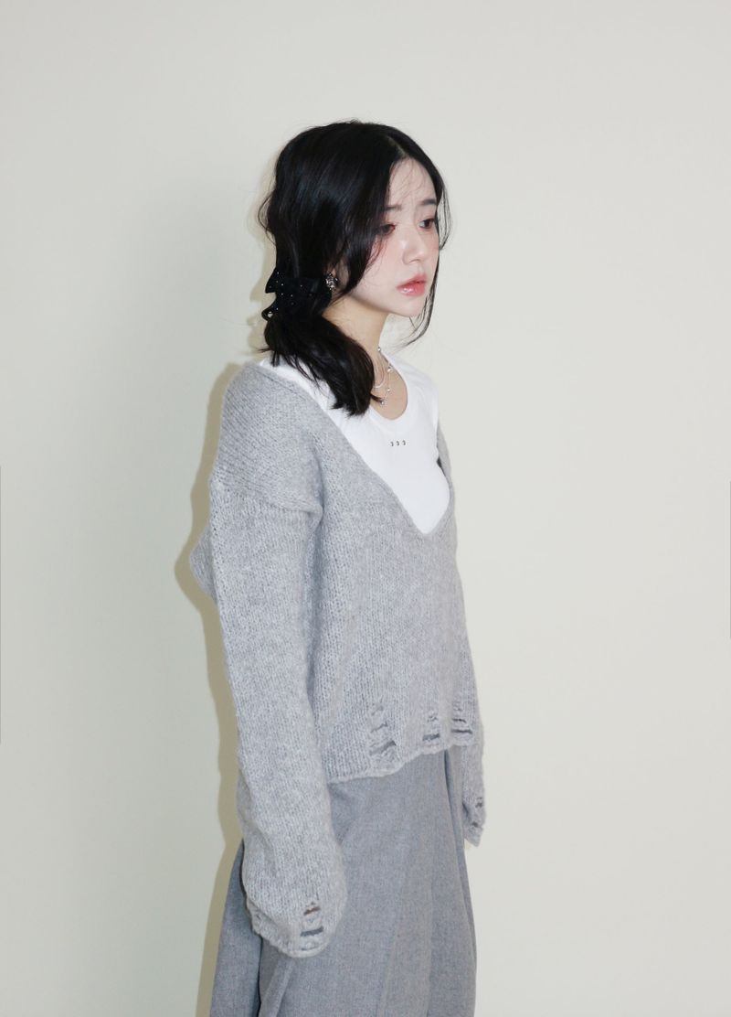 open stud U-neck round long-sleeved T-shirt