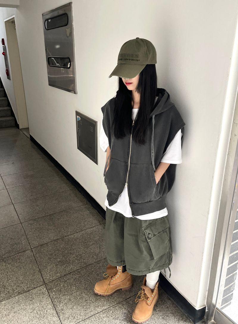 Leo Pigment Hooded Two-Way Vest