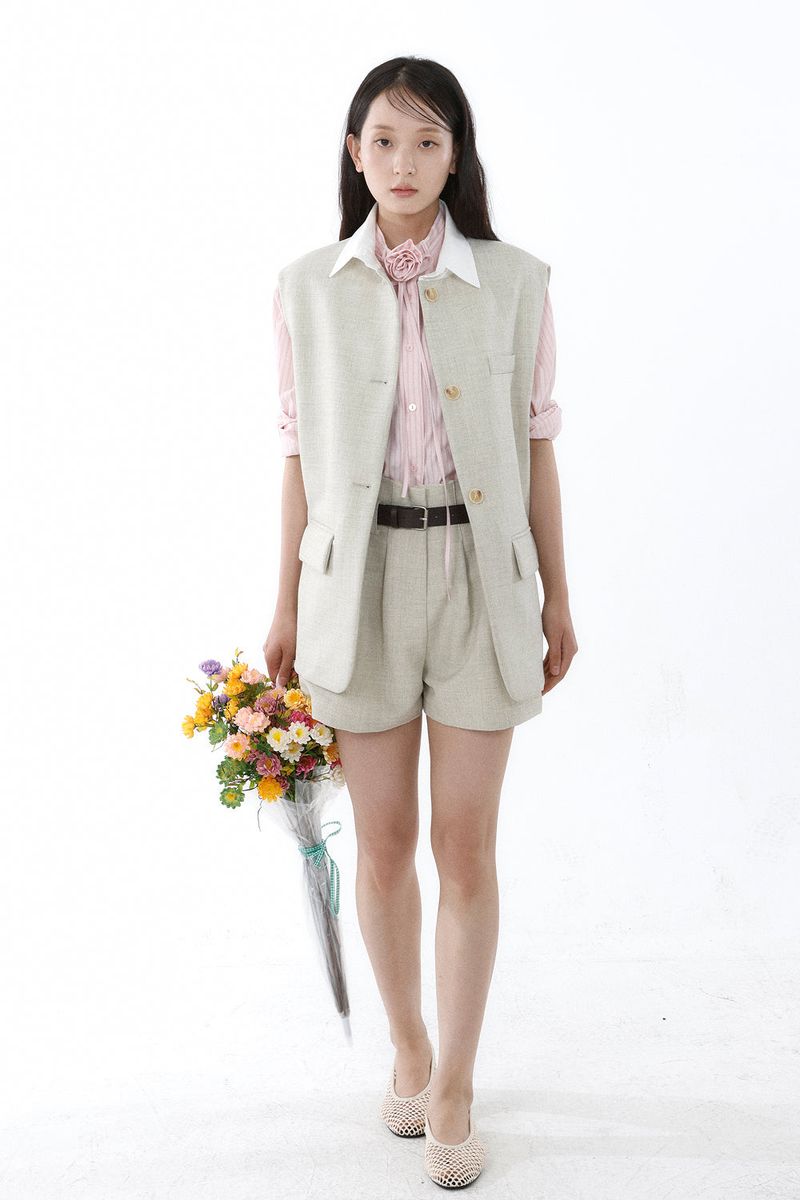 COLLARED SLEEVELESS JACKET_SAND BEIGE