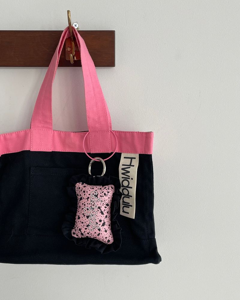 【MADE】 BLKPK frill pillow (tok/keyring)