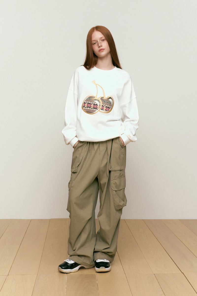 BIG CHERRY APPLIQUE SWEATSHIRT [IVORY]