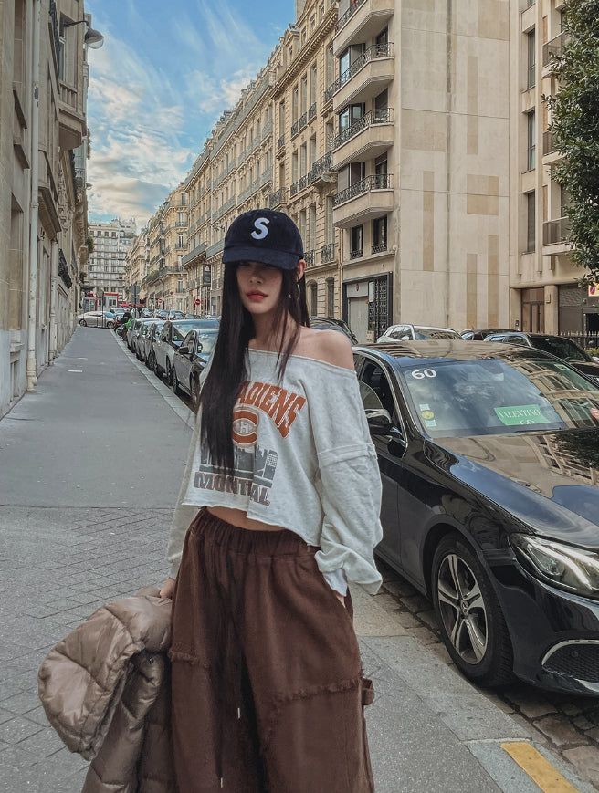 Mont cutting off-shoulder cropped sweatshirt